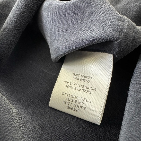 REVOLVE Equipment 'Slim Signature' Sleeveless 100% Silk Shirt Size Medium - Picture 5 of 7